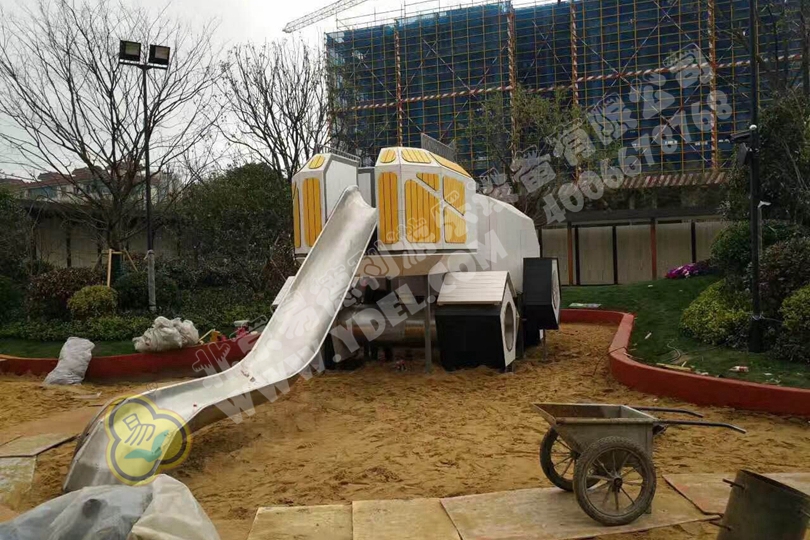 城市廣場戶外不銹鋼滑梯定制